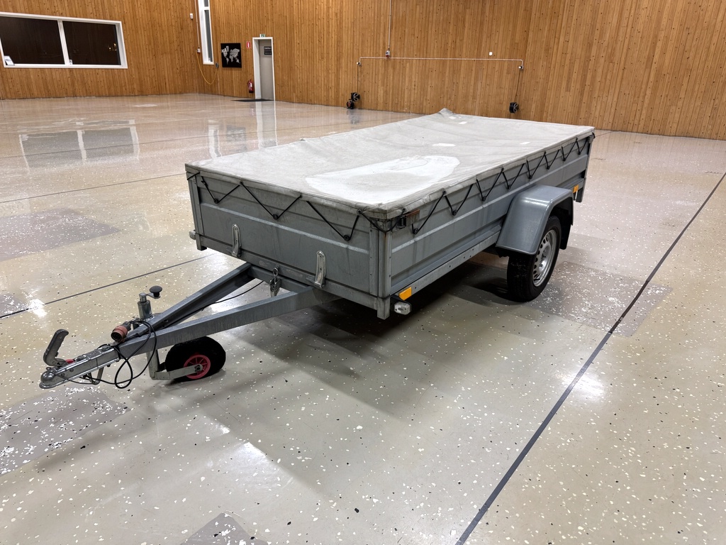 Släpkärra med kapell, Boro -18 (ZMC615)