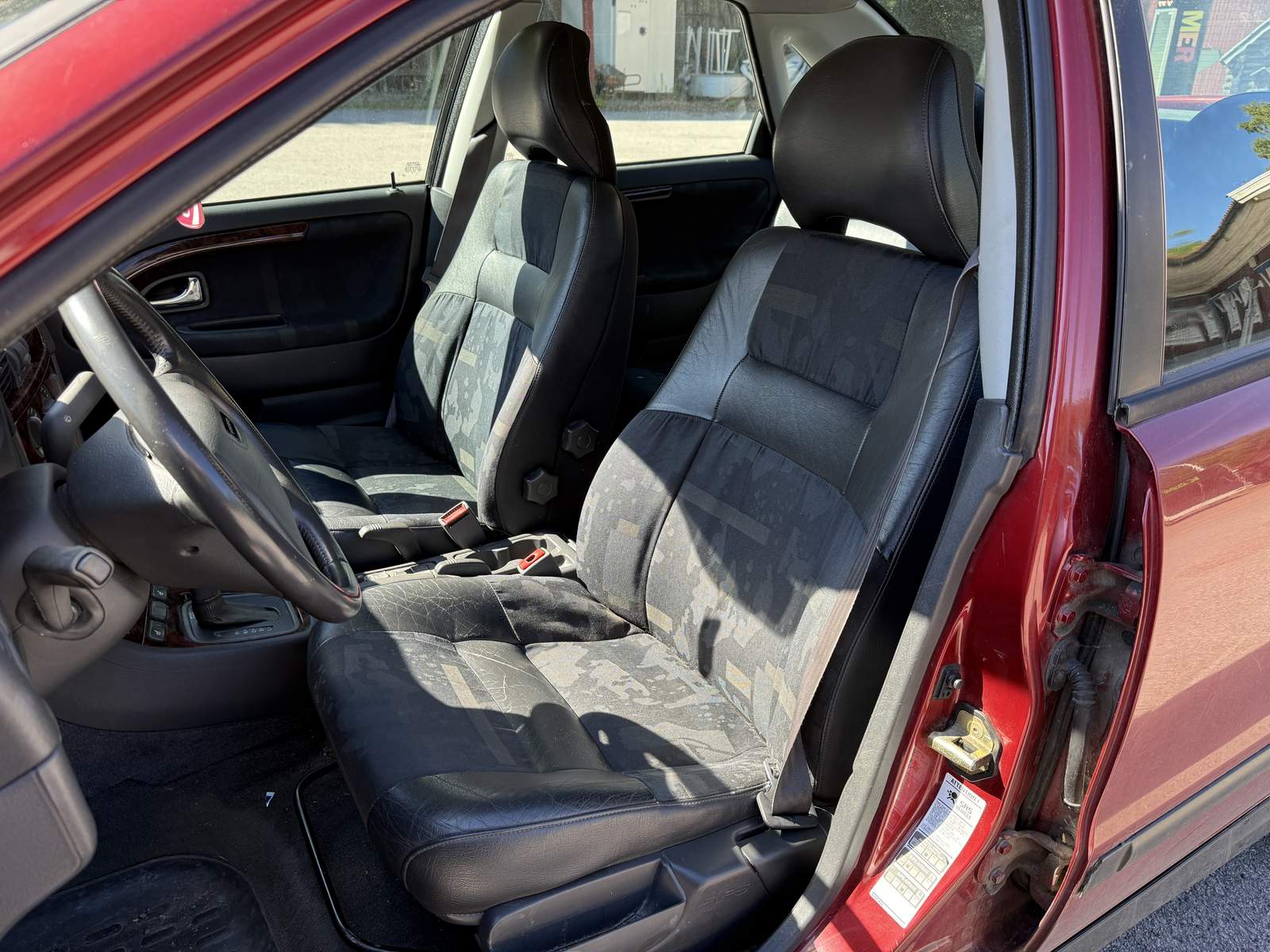 Volvo S40 -99 (DXN788) Volvo S40 -99 (DXN788)