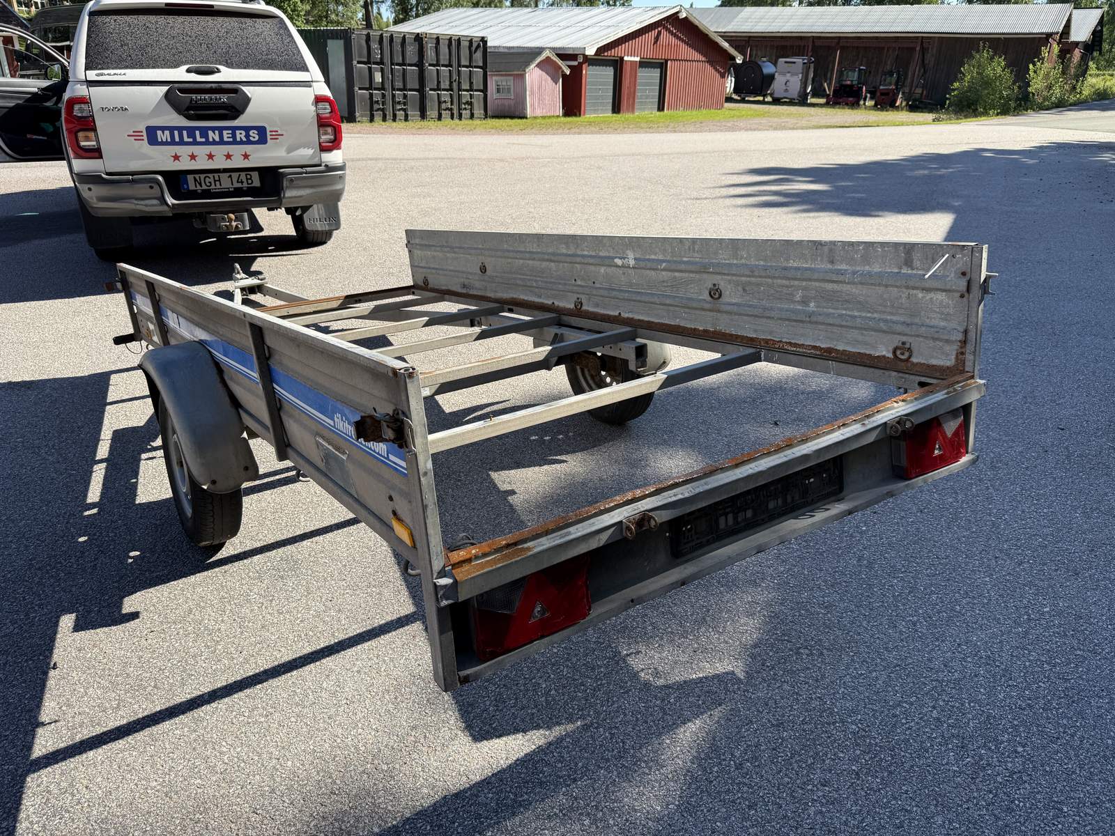 Släpkärra (3) Släpkärra (3)