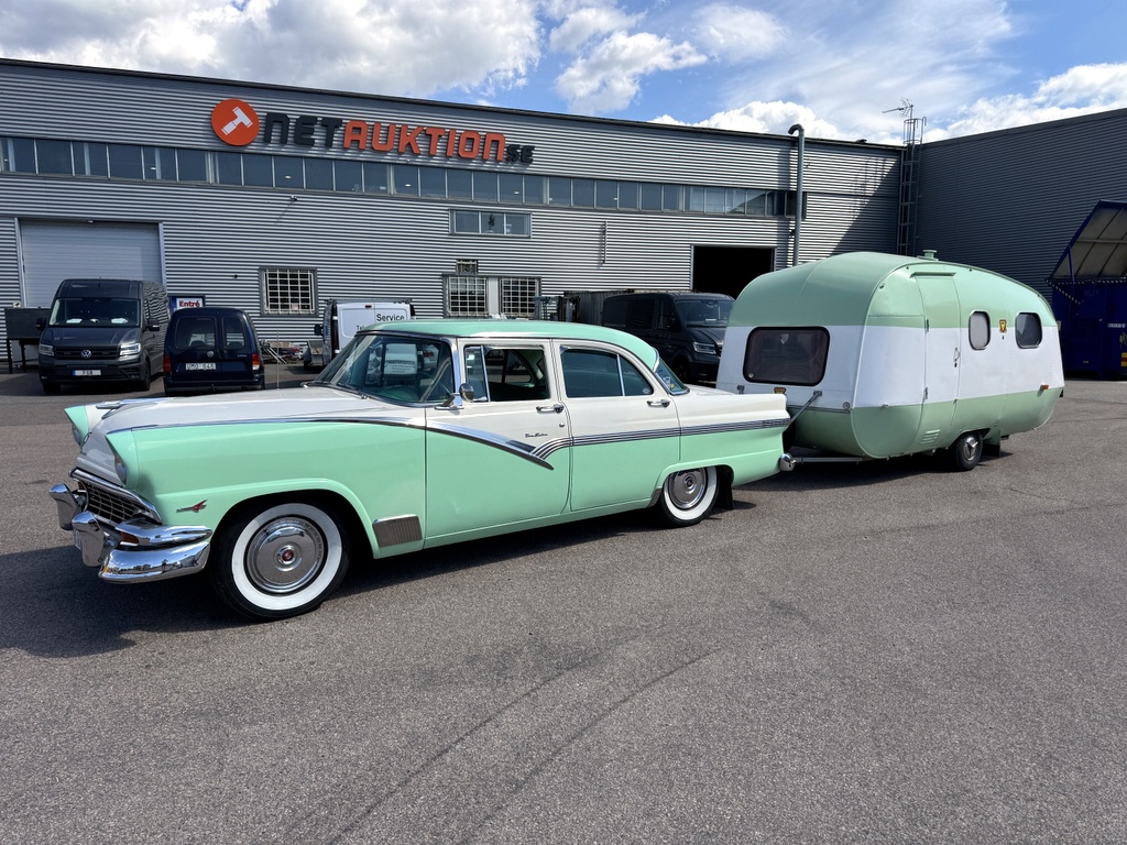 Ford Fairlane Town Sedan -56 + SMV husvagn Ford Fairlane Town Sedan -56 + SMV husvagn