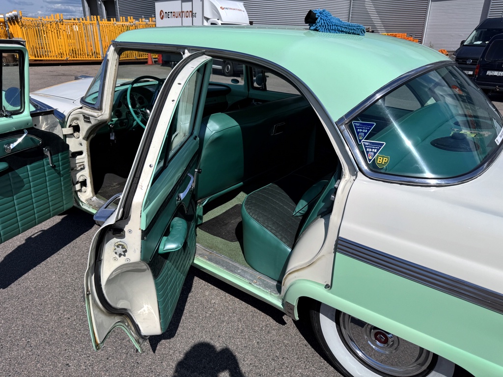 Ford Fairlane Town Sedan -56 + SMV husvagn Ford Fairlane Town Sedan -56 + SMV husvagn