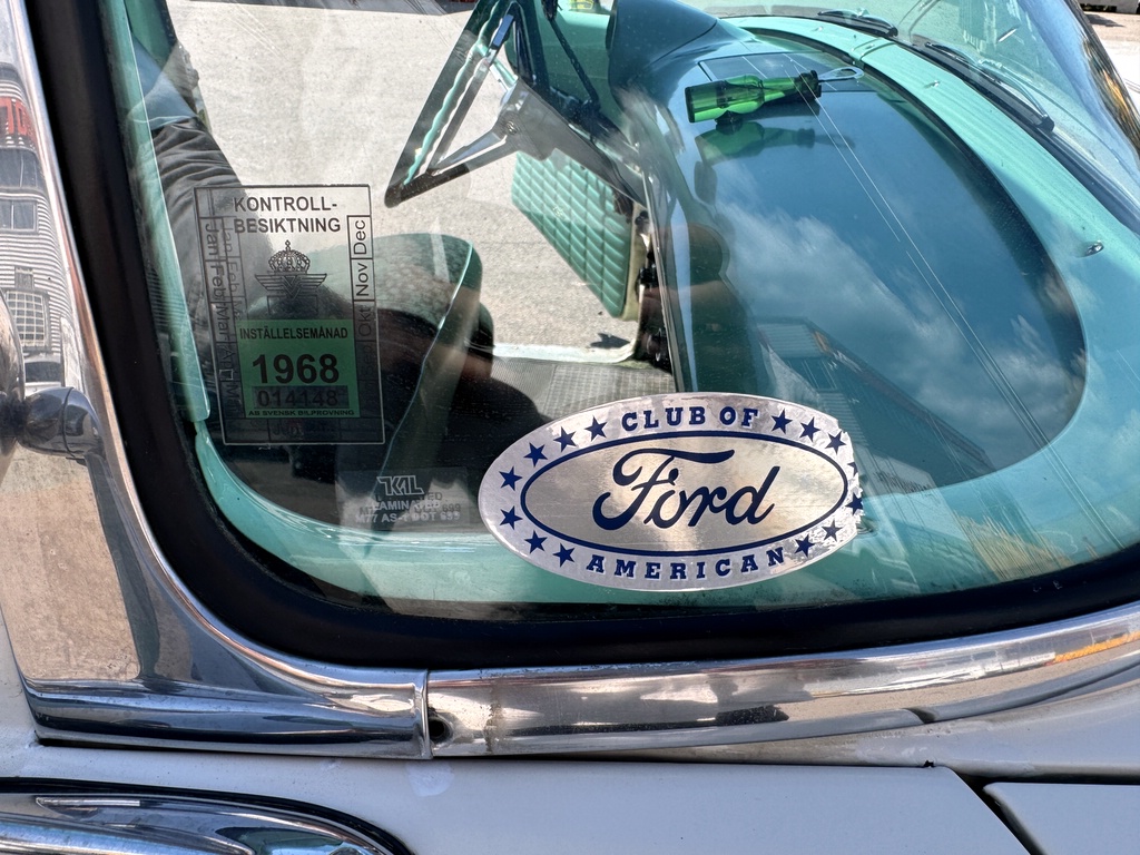 Ford Fairlane Town Sedan -56 + SMV husvagn Ford Fairlane Town Sedan -56 + SMV husvagn