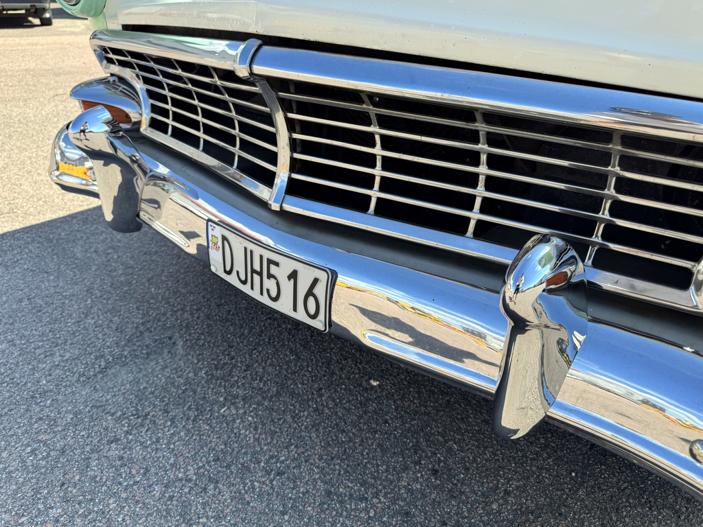 Ford Fairlane Town Sedan -56 + SMV husvagn Ford Fairlane Town Sedan -56 + SMV husvagn