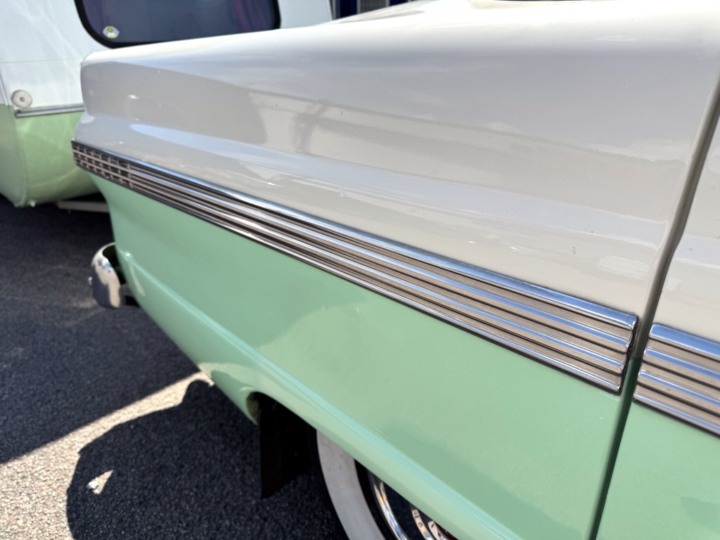 Ford Fairlane Town Sedan -56 + SMV husvagn Ford Fairlane Town Sedan -56 + SMV husvagn