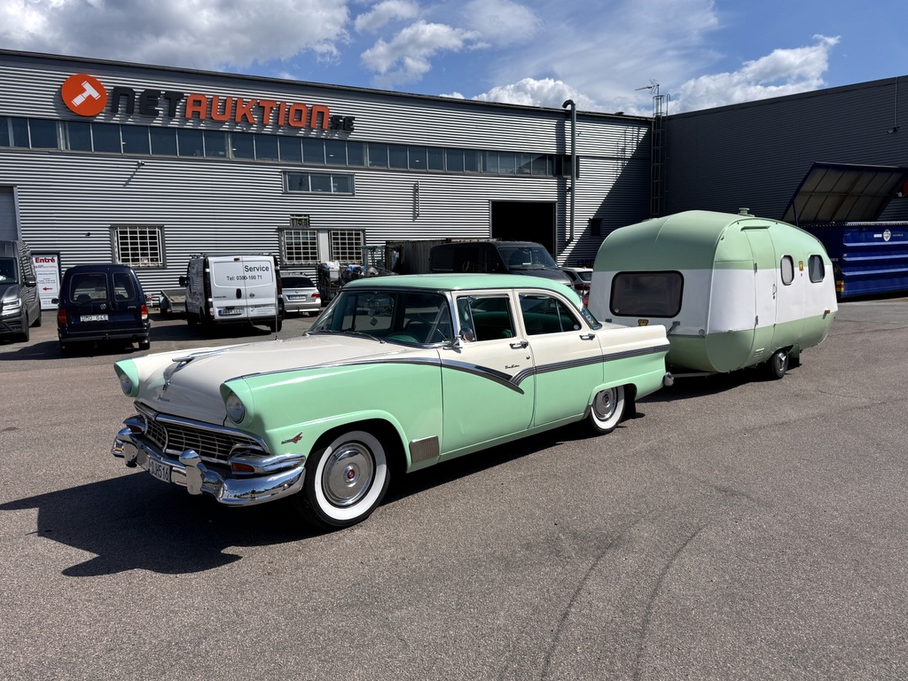 Ford Fairlane Town Sedan -56 + SMV husvagn Ford Fairlane Town Sedan -56 + SMV husvagn