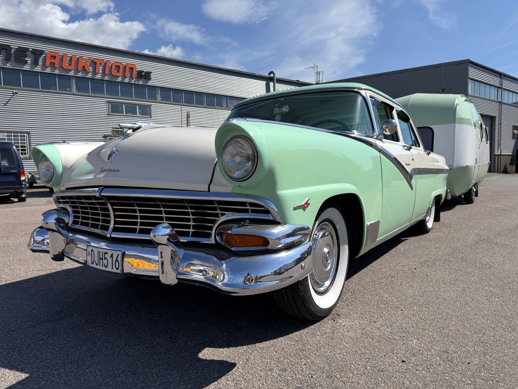 Ford Fairlane Town Sedan -56 + SMV husvagn Ford Fairlane Town Sedan -56 + SMV husvagn