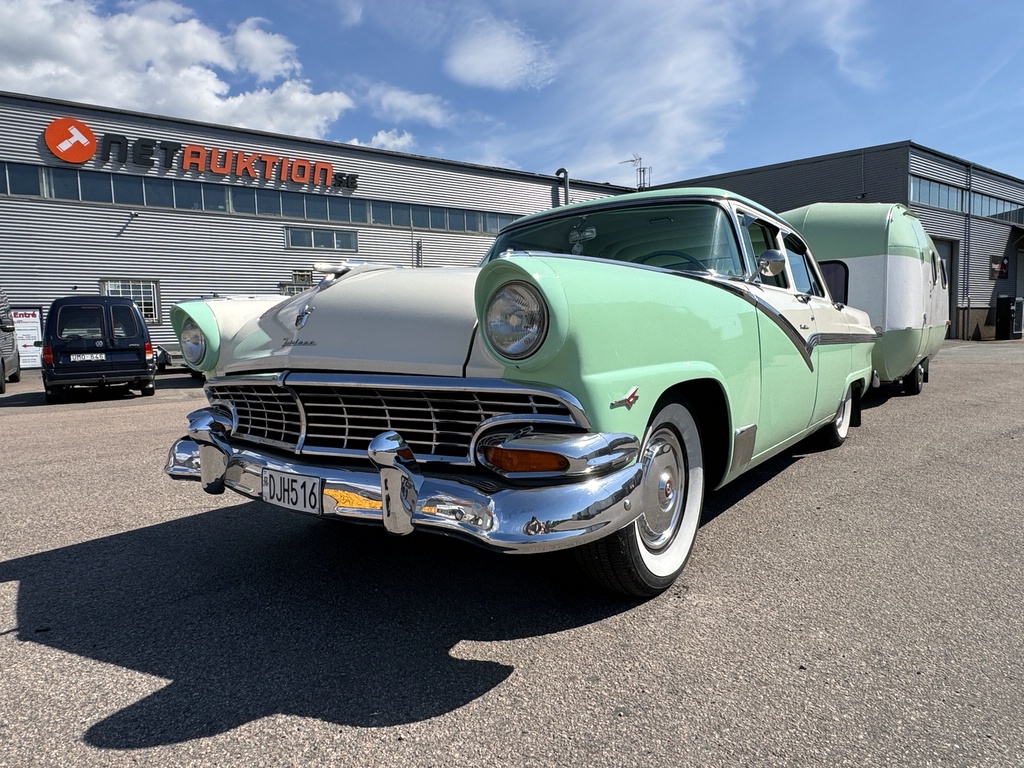 Ford Fairlane Town Sedan -56 + SMV husvagn Ford Fairlane Town Sedan -56 + SMV husvagn