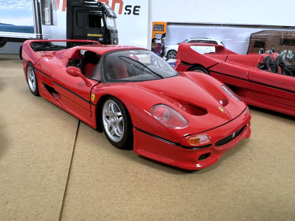 Modellbilar bl.a. Ferrari F50, lastbil mfl Modellbilar bl.a. Ferrari F50, lastbil mfl