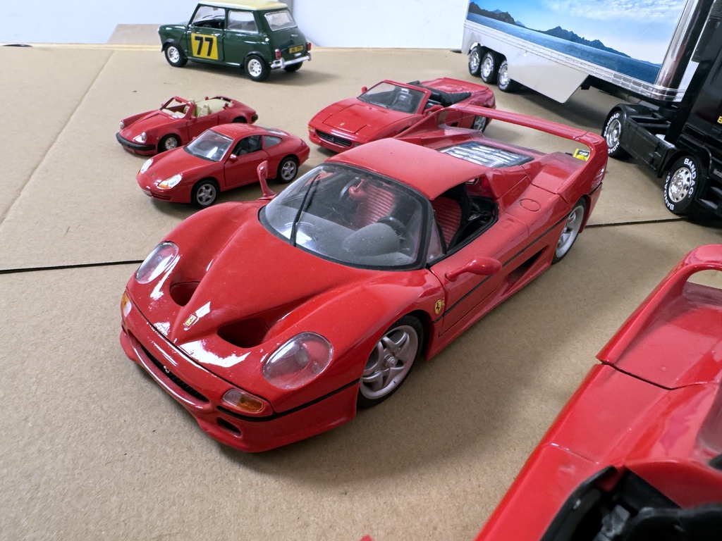 Modellbilar bl.a. Ferrari F50, lastbil mfl Modellbilar bl.a. Ferrari F50, lastbil mfl