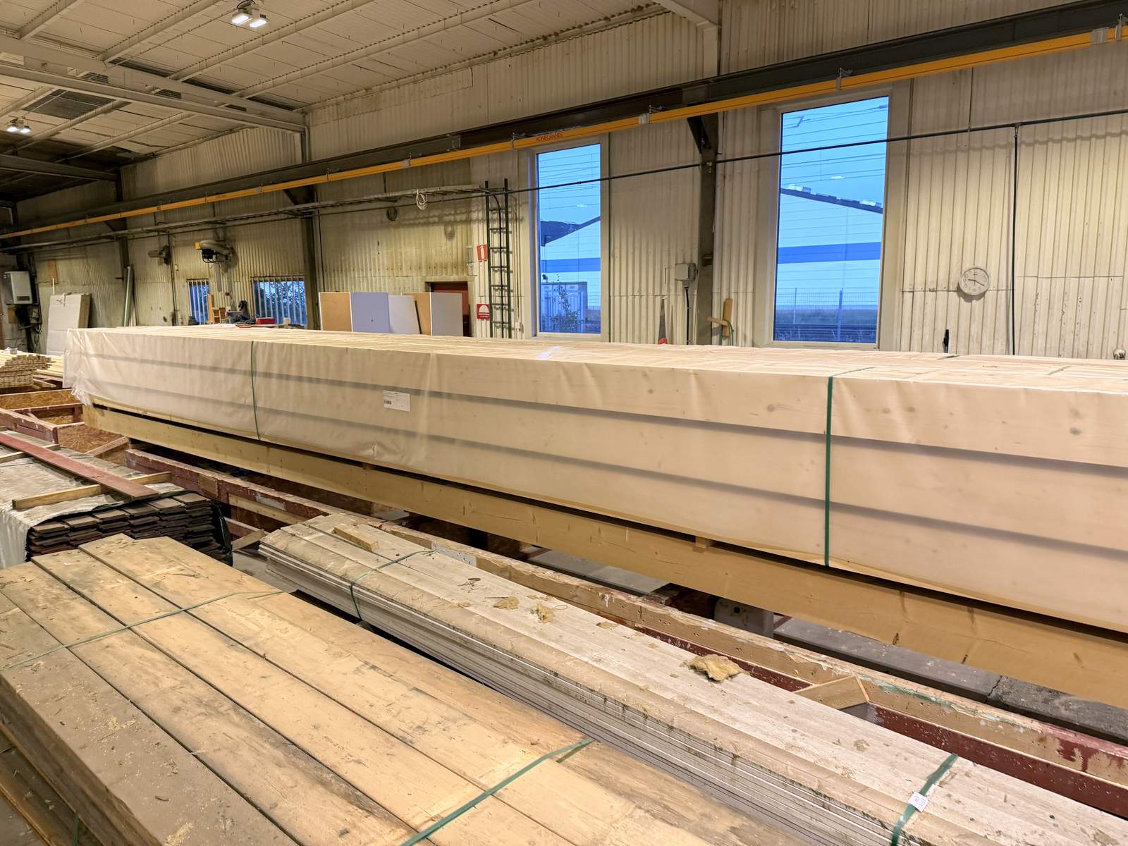 Limträbalkar 11m, gran 12st Limträbalkar 11m, gran 12st