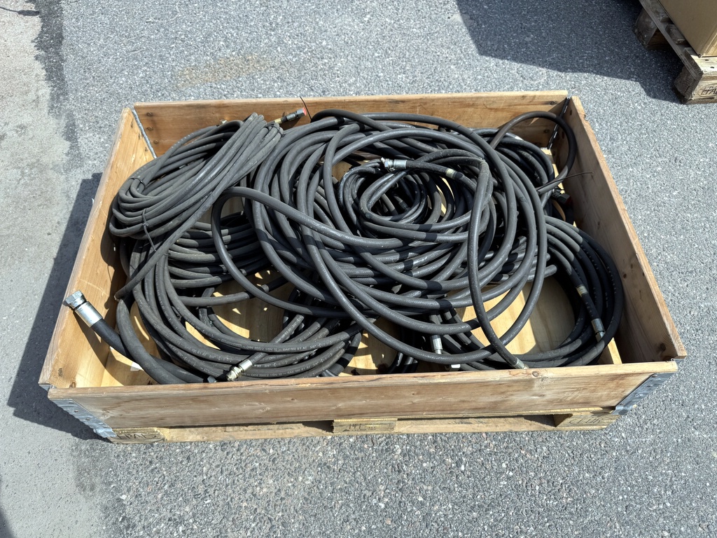 Pall med hydraulslangar Pall med hydraulslangar