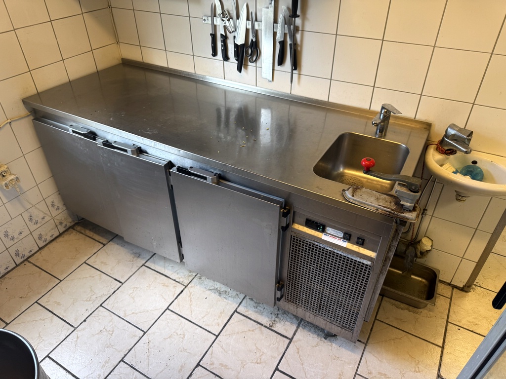 Kylbänk med diskho
