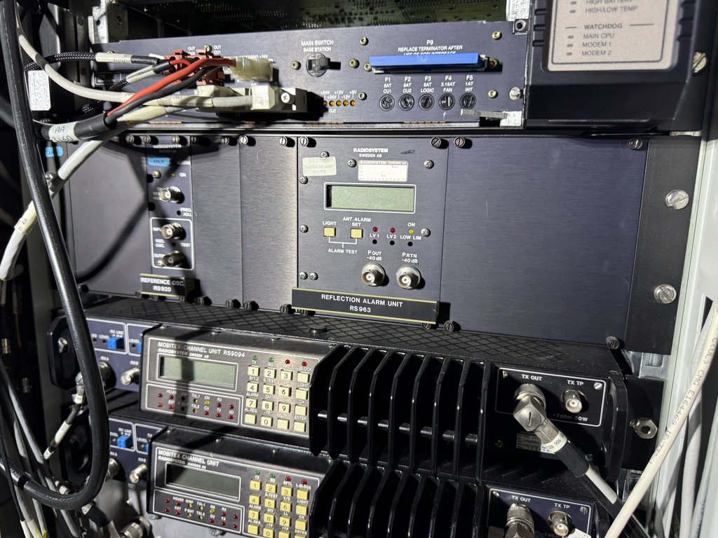 Serverskåp med Mobitex radiosystem Serverskåp med Mobitex radiosystem