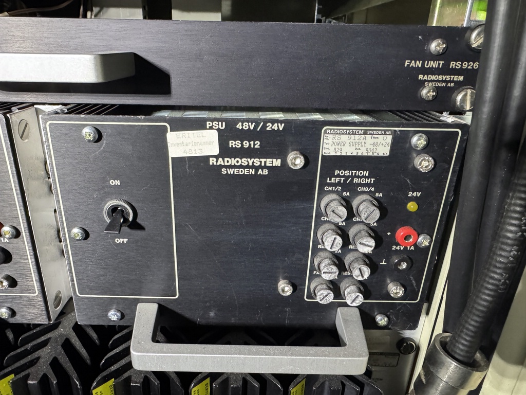 Serverskåp med bl.a. Mobitex radiosystem Serverskåp med bl.a. Mobitex radiosystem