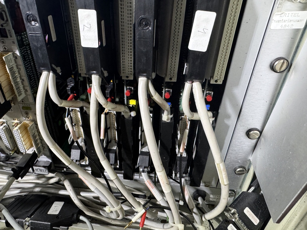 Serverskåp med bl.a. Mobitex radiosystem Serverskåp med bl.a. Mobitex radiosystem