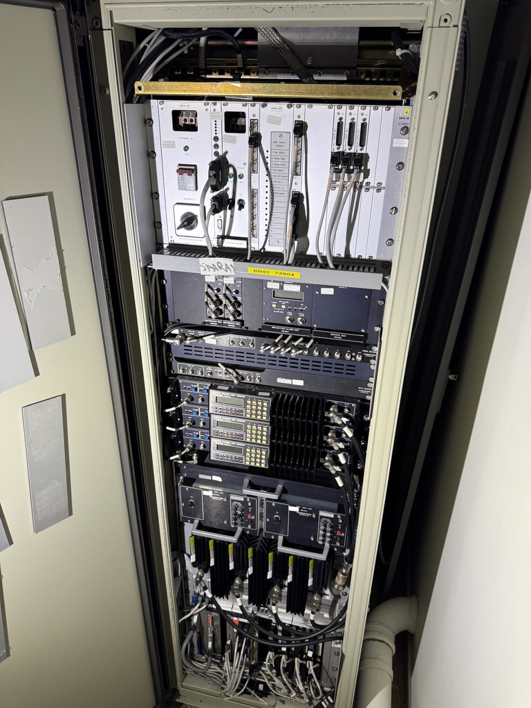 Serverskåp med bl.a. Mobitex radiosystem Serverskåp med bl.a. Mobitex radiosystem