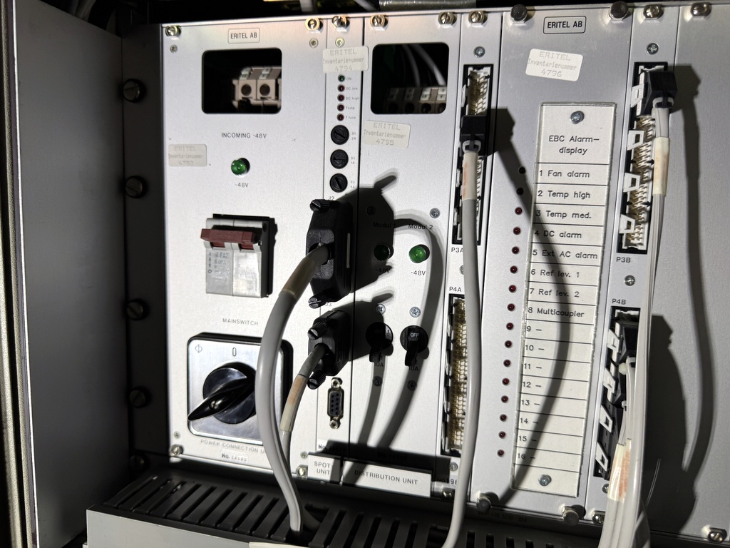 Serverskåp med bl.a. Mobitex radiosystem Serverskåp med bl.a. Mobitex radiosystem