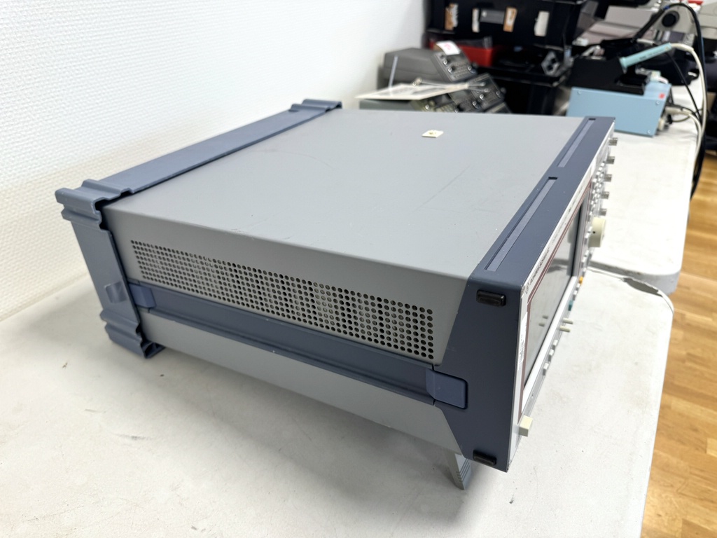 Rohde & Schwarz Signal Generator 5kHz-3.0GHz Rohde & Schwarz Signal Generator 5kHz-3.0GHz