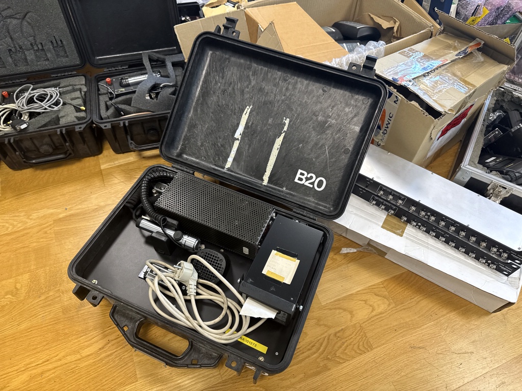 Ett parti elektronik och teknik Ett parti elektronik och teknik