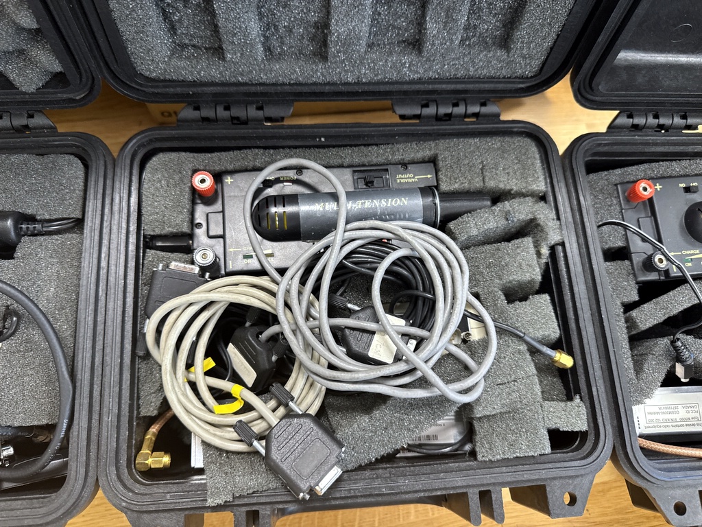 Ett parti elektronik och teknik Ett parti elektronik och teknik
