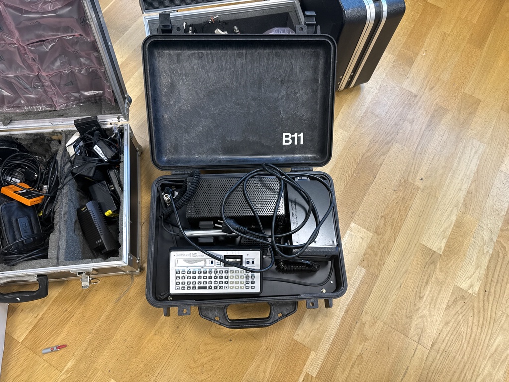Ett parti elektronik och teknik Ett parti elektronik och teknik