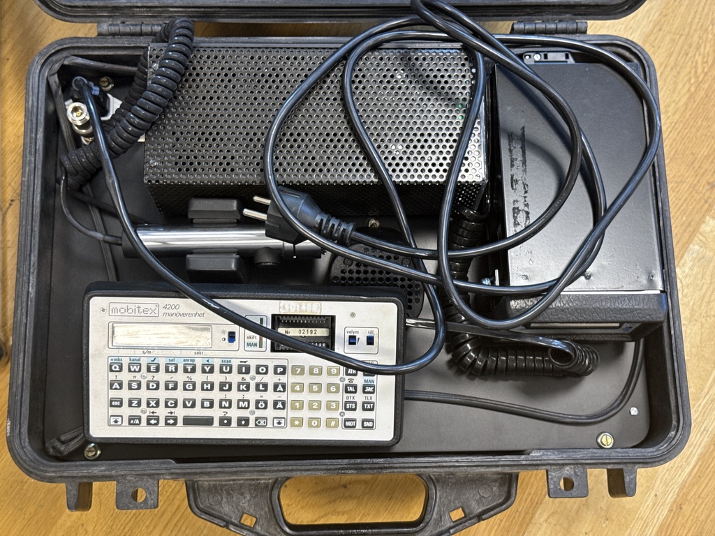 Ett parti elektronik och teknik Ett parti elektronik och teknik