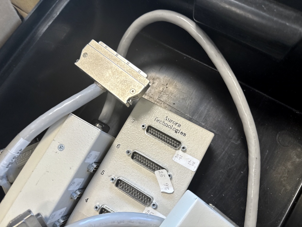 Ett parti elektronik och teknik Ett parti elektronik och teknik