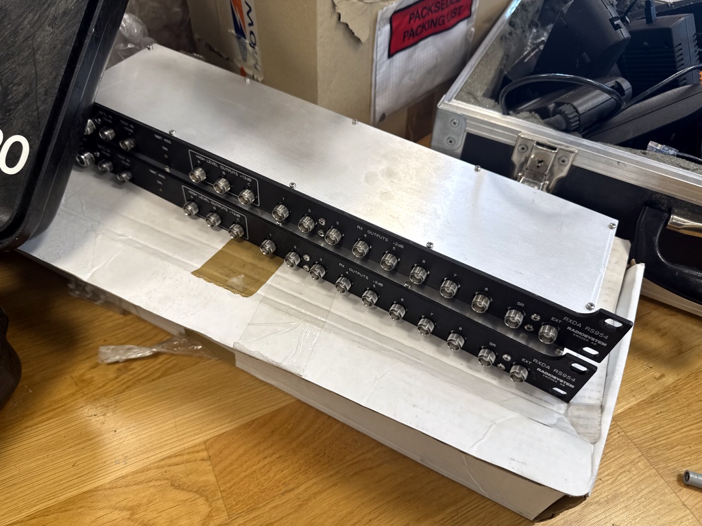 Ett parti elektronik och teknik Ett parti elektronik och teknik