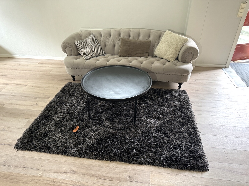 Soffa, bord och matta Soffa, bord och matta