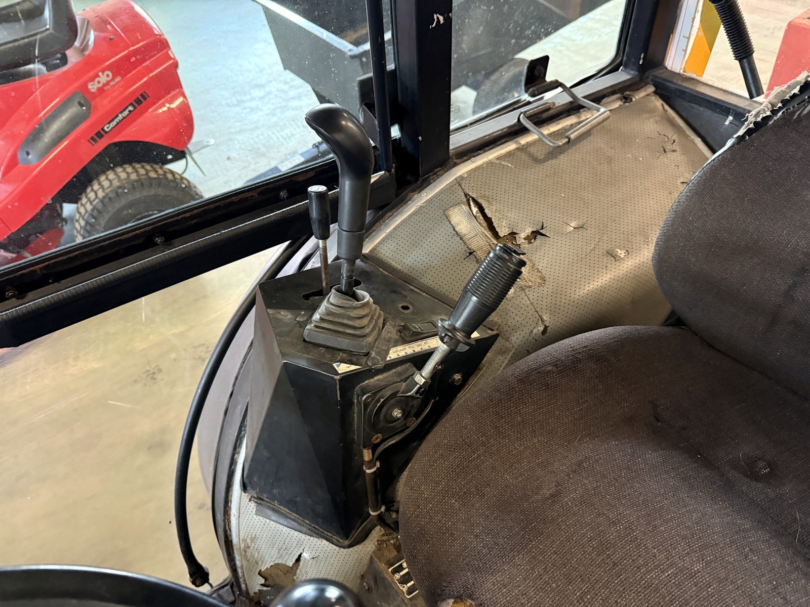 Traktor Kubota B8200 HST Traktor Kubota B8200 HST