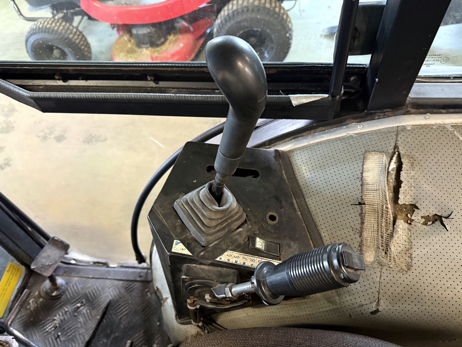 Traktor Kubota B8200 HST Traktor Kubota B8200 HST