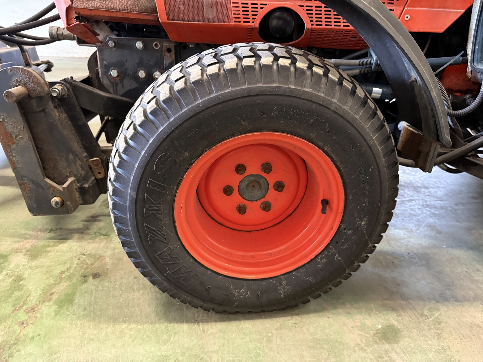 Traktor Kubota B8200 HST Traktor Kubota B8200 HST