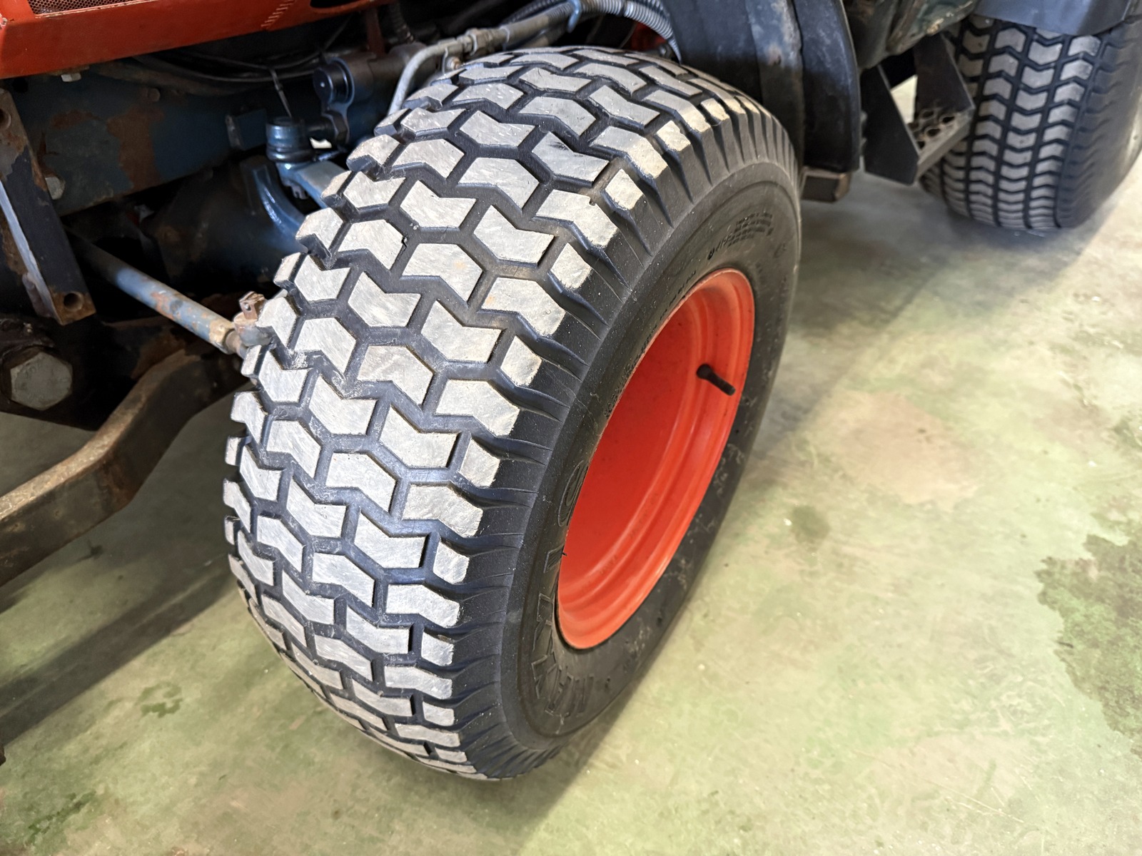 Traktor Kubota B8200 HST Traktor Kubota B8200 HST