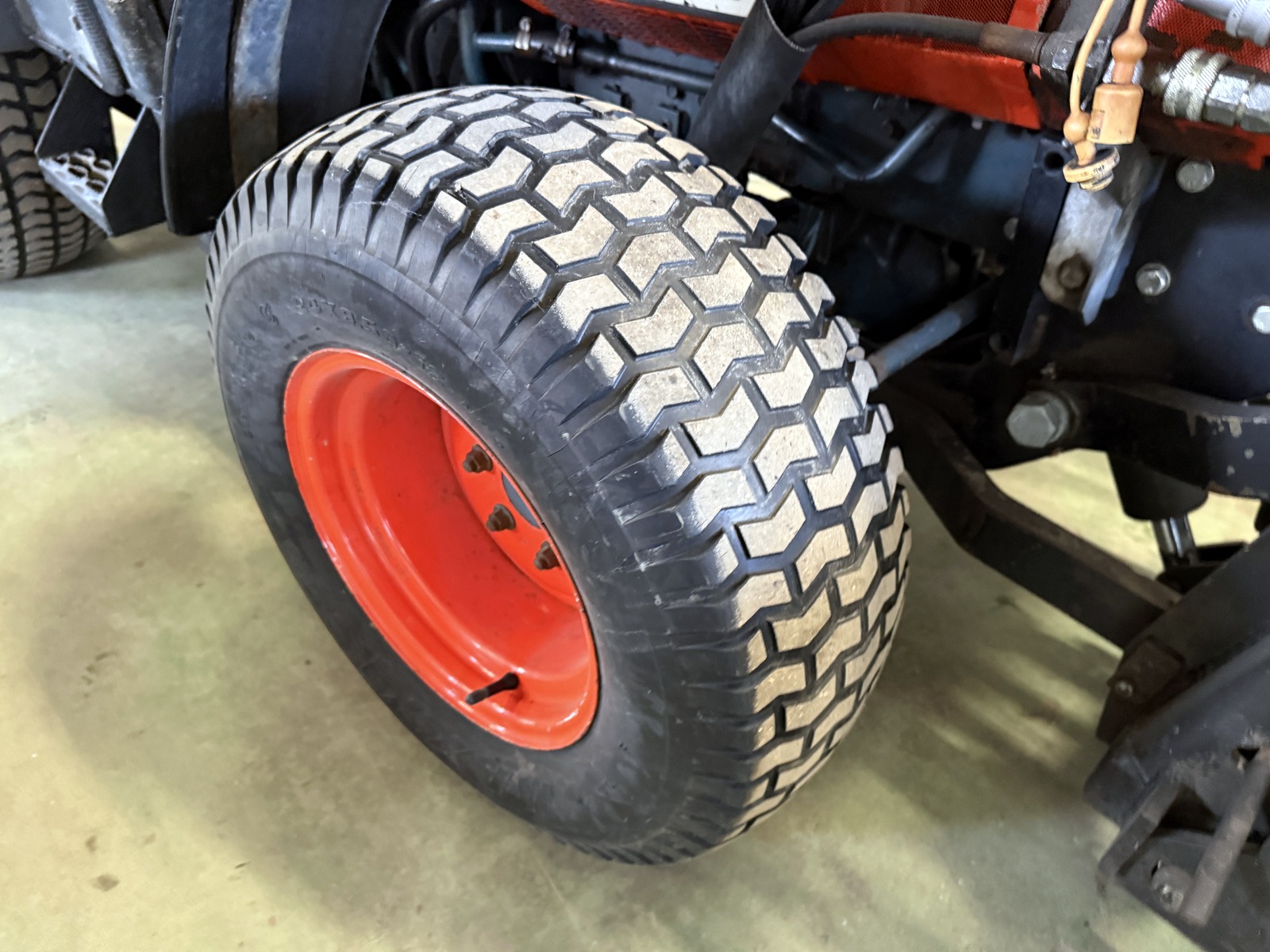 Traktor Kubota B8200 HST Traktor Kubota B8200 HST