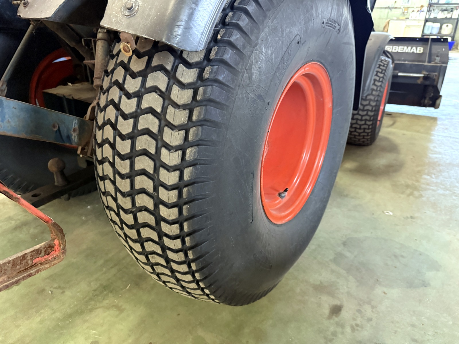 Traktor Kubota B8200 HST Traktor Kubota B8200 HST