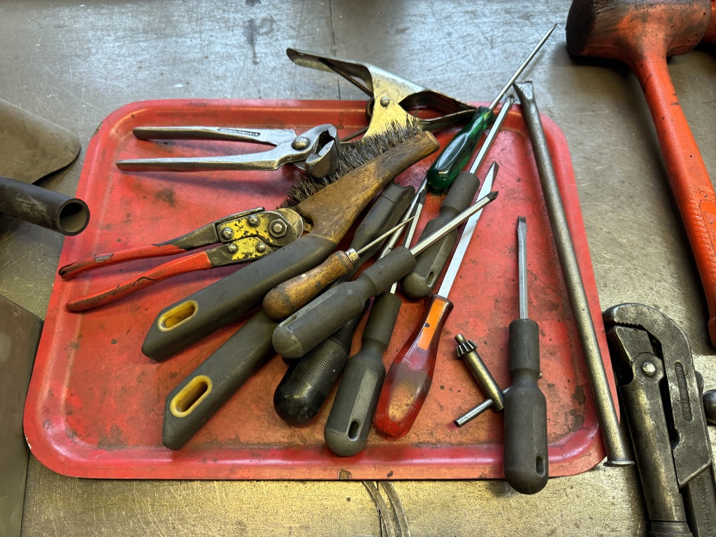 Handverktyg och svetstillbehör Handverktyg och svetstillbehör