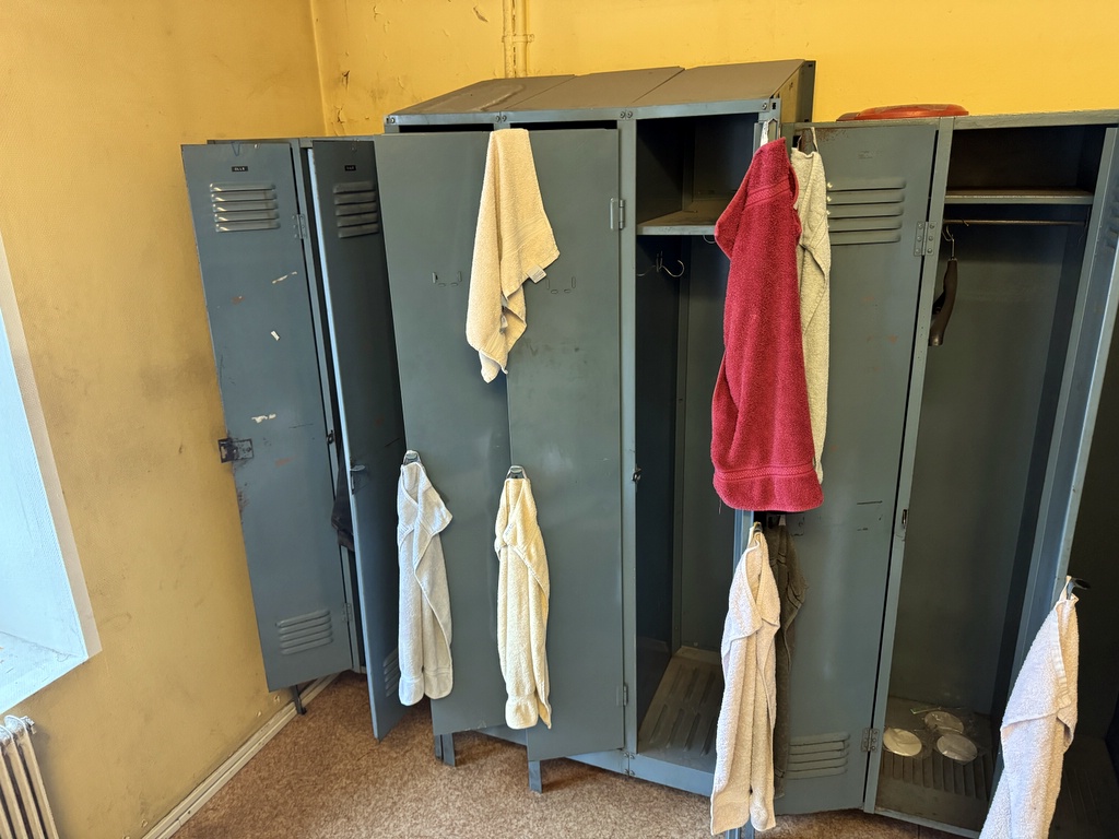Omklädnadsskåp, 14 dörrar