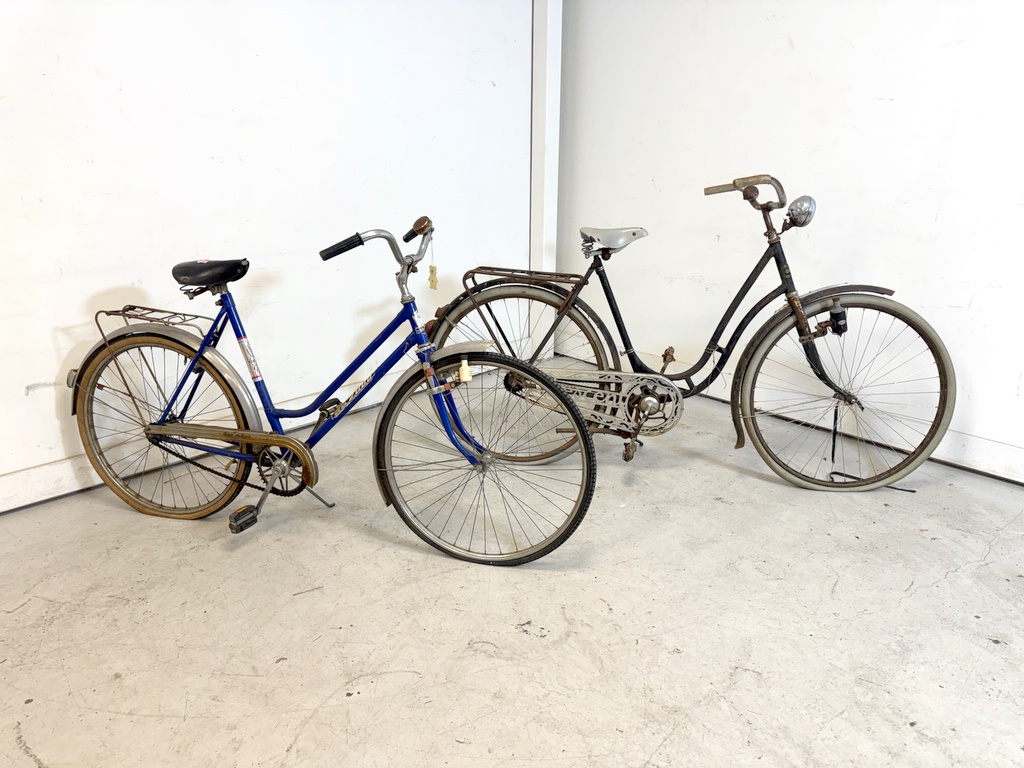 Två damcyklar